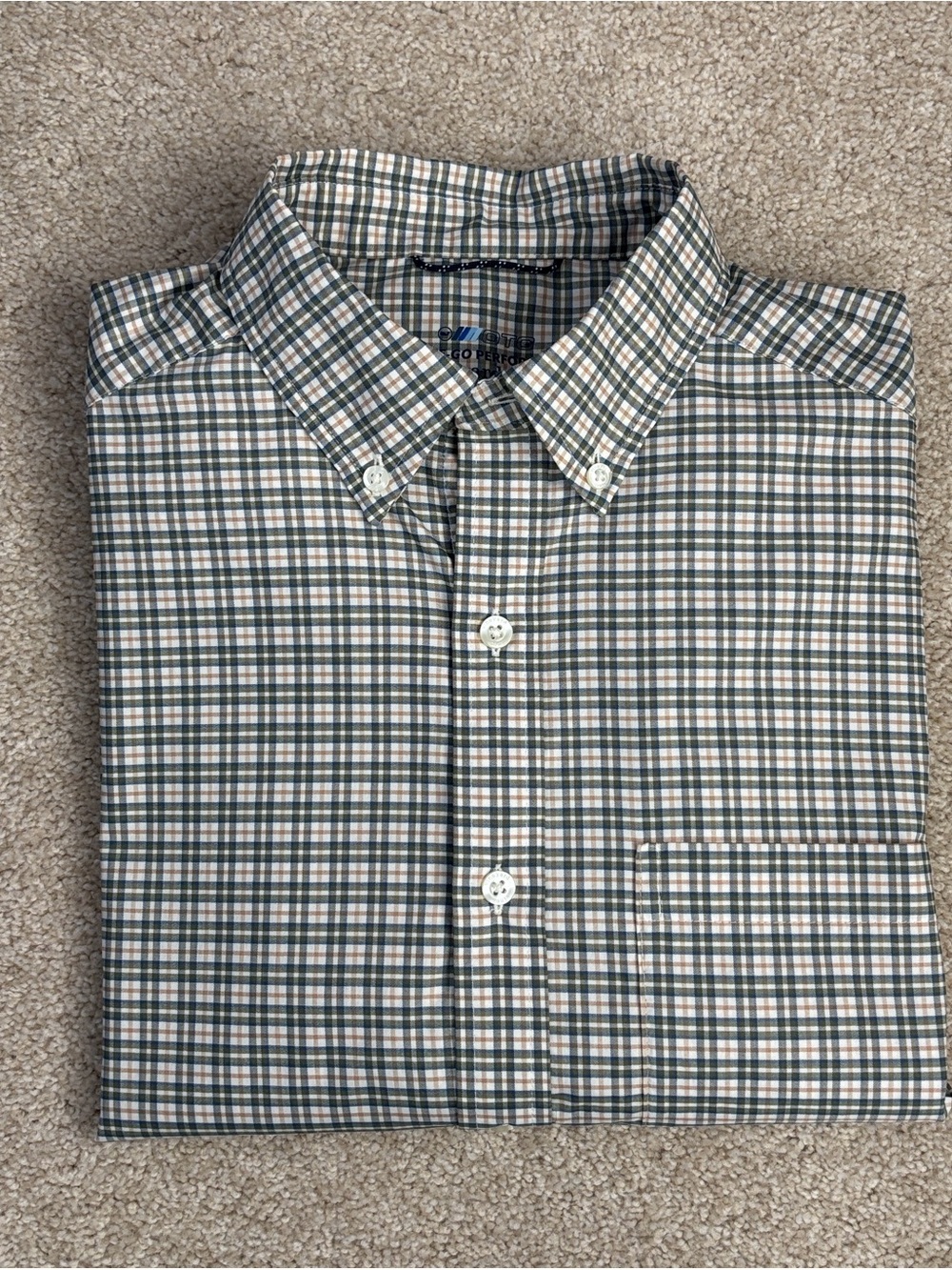 Vineyard Vines on the go cooling performance button down, size XS